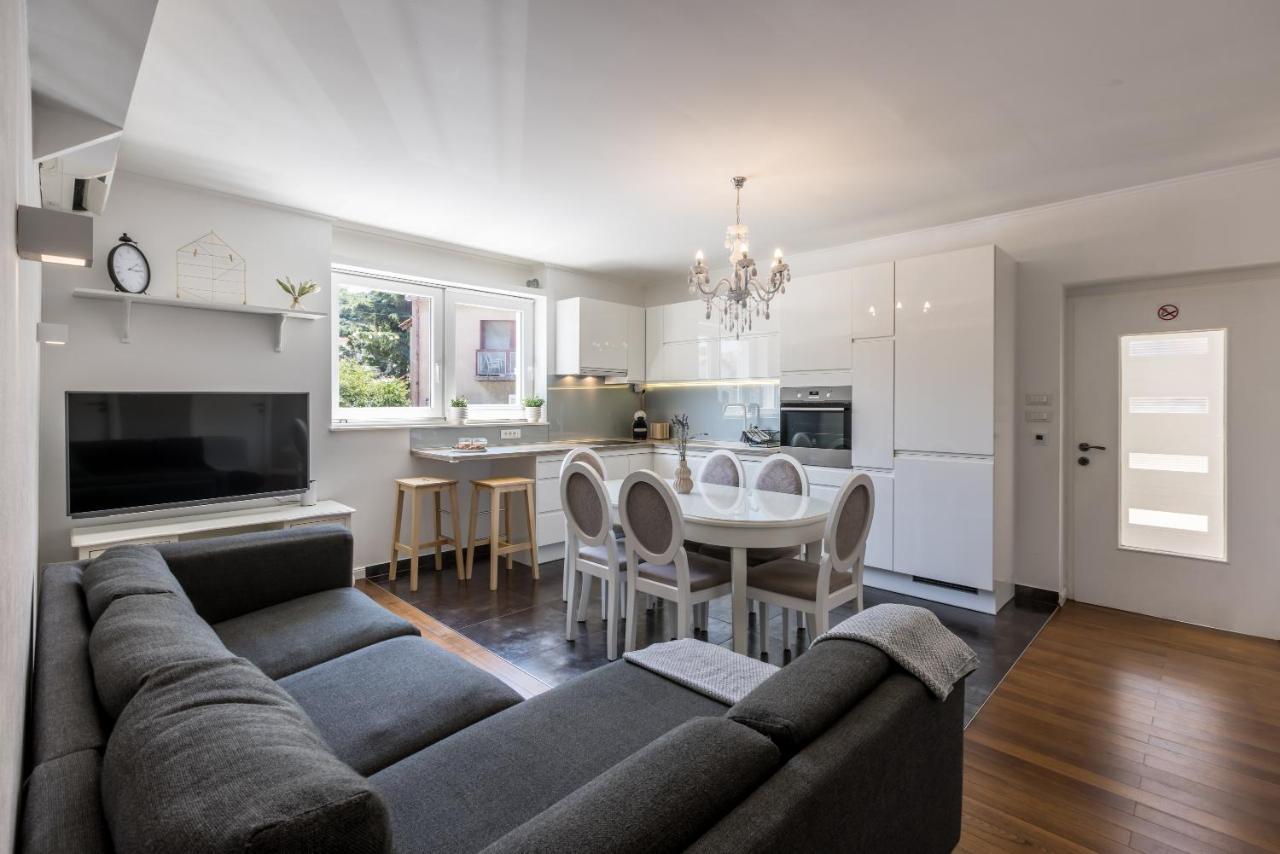 Central Park Apartment With Terrace สปลิท ภายนอก รูปภาพ