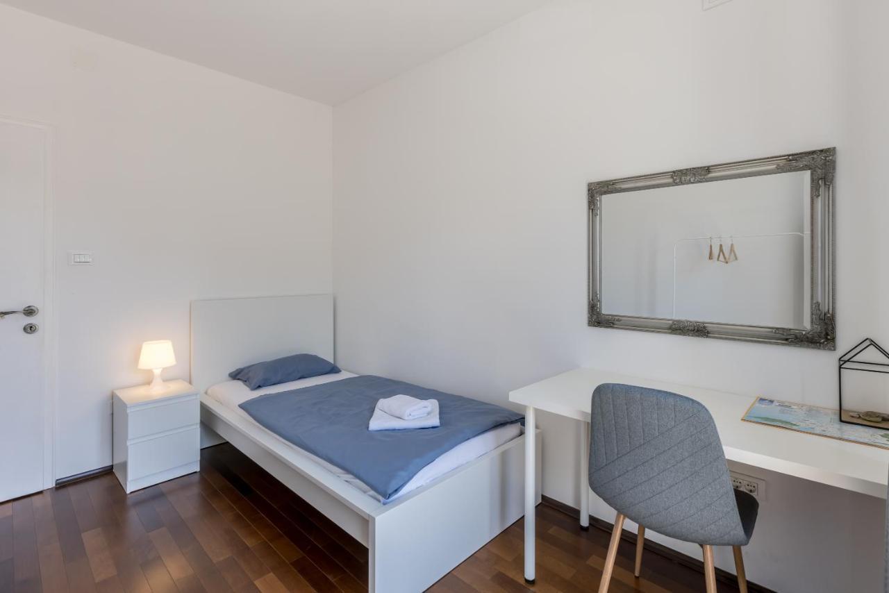 Central Park Apartment With Terrace สปลิท ภายนอก รูปภาพ