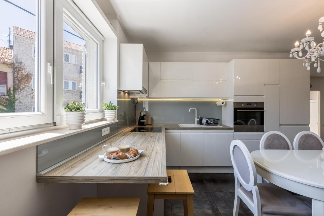 Central Park Apartment With Terrace สปลิท ภายนอก รูปภาพ