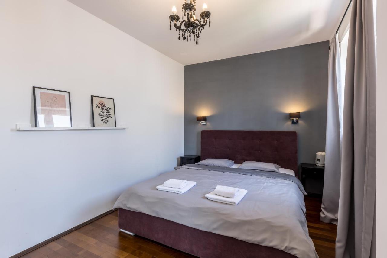 Central Park Apartment With Terrace สปลิท ภายนอก รูปภาพ