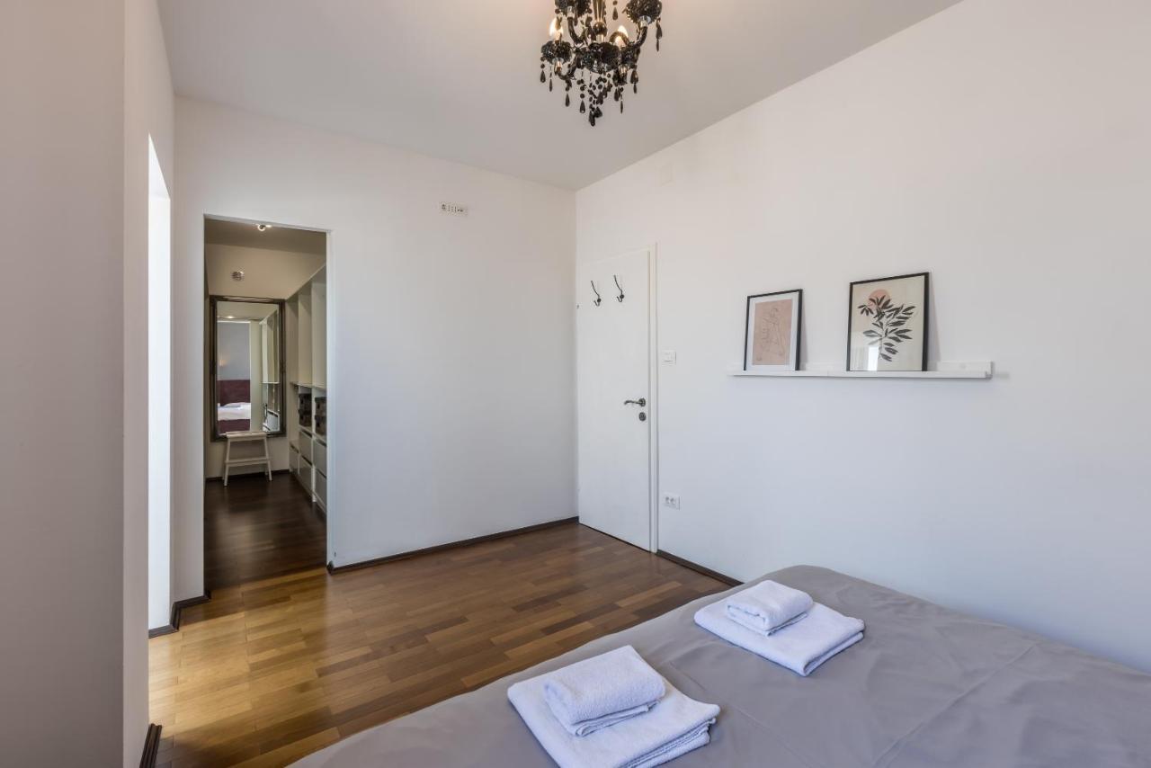 Central Park Apartment With Terrace สปลิท ภายนอก รูปภาพ